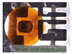 圖2：對于車用級R2Coupler產(chǎn)品如ACPL-M43T光電耦合器，Avago使用雙線強(qiáng)化關(guān)鍵功能連接