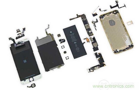 iPhone 6 Plus完全拆卸后可以看到，該產(chǎn)品在較小的空間容納了大量硬件。（來源：iFixit）