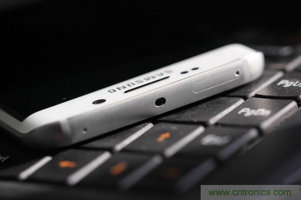 三星S6 Edge+拆解：比S6 Edge加在哪里？