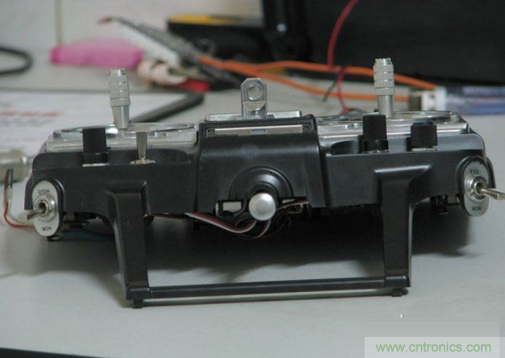 無人機 DIY 制作全過程，酷得不要不要的！