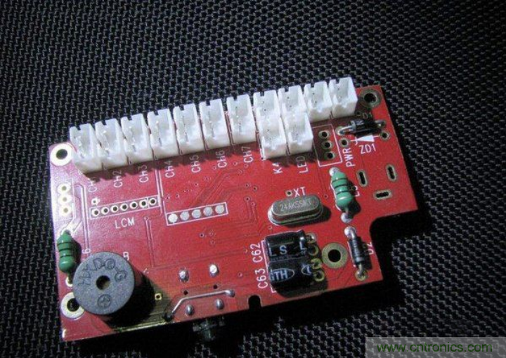 無人機 DIY 制作全過程，酷得不要不要的！