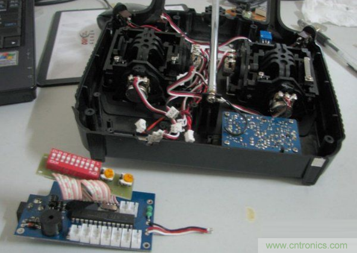 無人機 DIY 制作全過程，酷得不要不要的！
