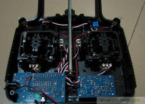無人機 DIY 制作全過程，酷得不要不要的！