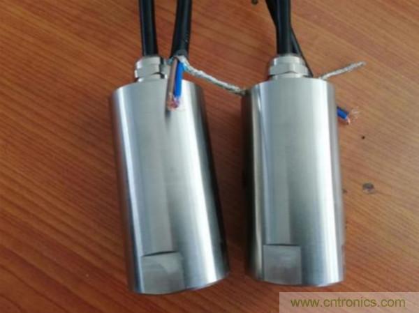 振動(dòng)傳感器的機(jī)電變換原理？主要的分類有哪些？