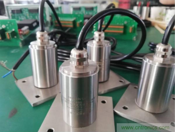 振動(dòng)傳感器的機(jī)電變換原理？主要的分類有哪些？