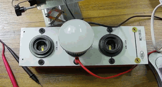 電燈泡內(nèi)通有交流電，為什么看不到燈泡在閃爍？